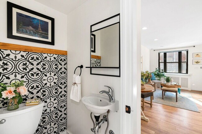 Building Photo - 629 Sears St