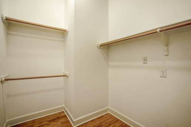 Building Photo - 104 Estelle St