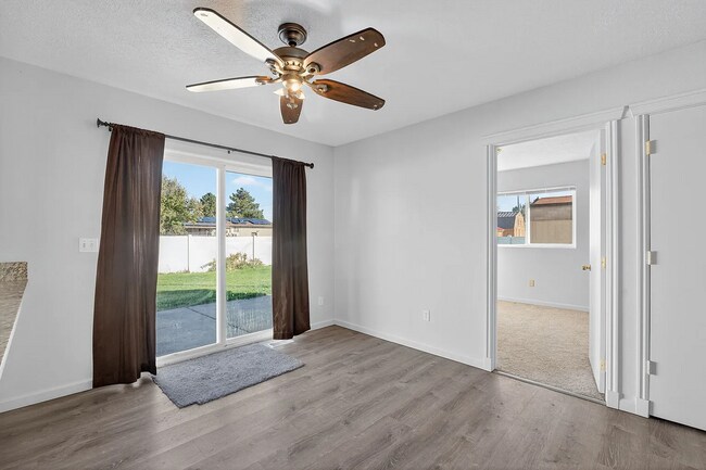 Building Photo - Impressive 5 bed/3 bath twin home in Chubbuck with just under 3000 square feet.