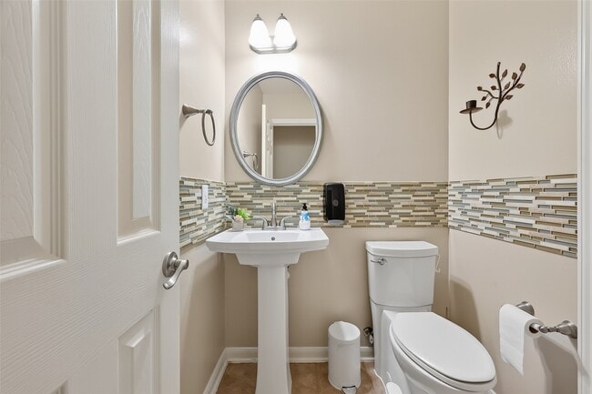 Building Photo - 10827 Oak Bayou Ln