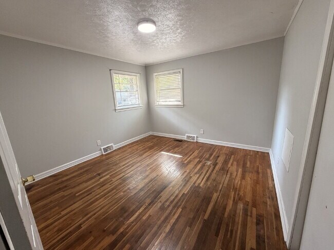 Building Photo - 4 Bedroom, 2 Bath Home in Humboldt