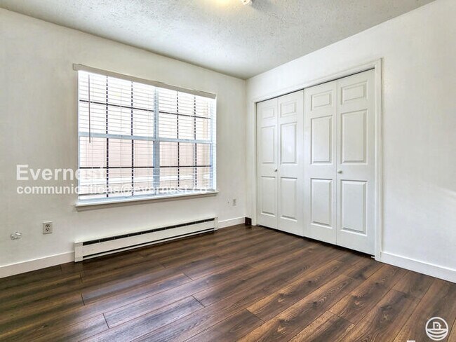 Building Photo - 811 S Rifle Way