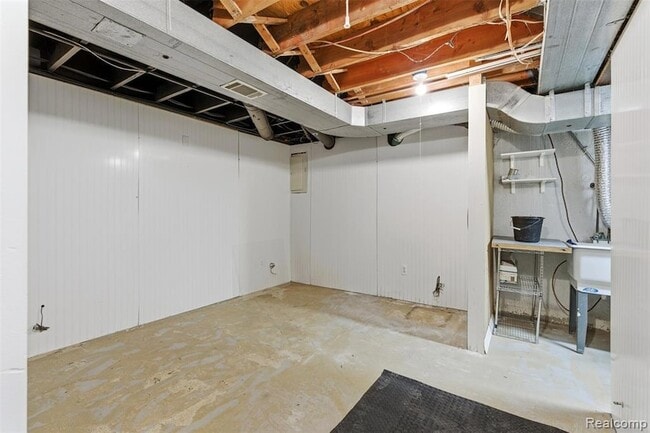 Building Photo - 5186 E 14 Mile Rd