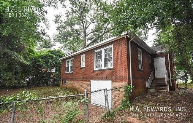 Building Photo - 1211 Riverside Dr