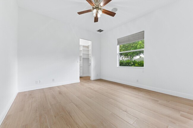 Building Photo - 8717 Estate Dr