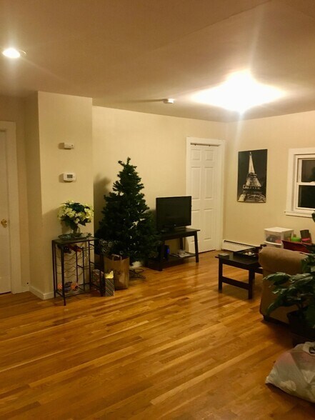 Building Photo - 42 Sewall St