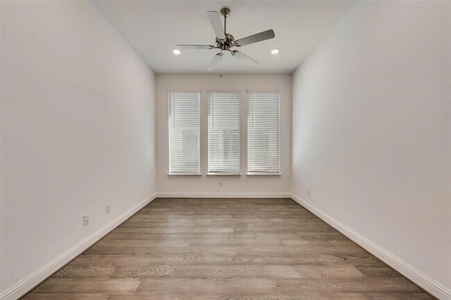 Building Photo - 306 Dove Falls Dr