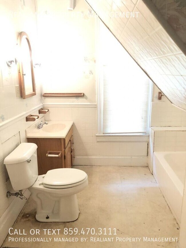 Building Photo - 360 Woodland Ave