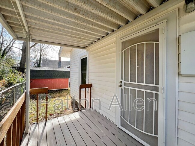 Building Photo - 90 Fairfax Ave