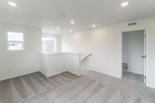 Building Photo - 1306 N Wilhelm Wy