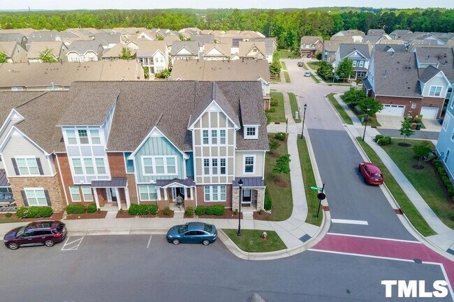 Building Photo - 563 Balsam Fir Dr