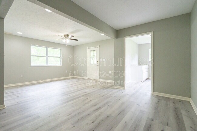 Building Photo - 9196 White Oak Dr