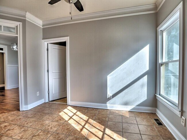 Building Photo - 975 Odessa Dr
