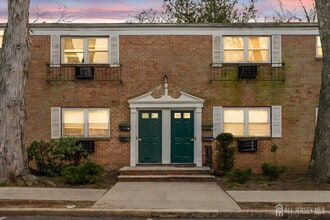 Building Photo - 289 Main St