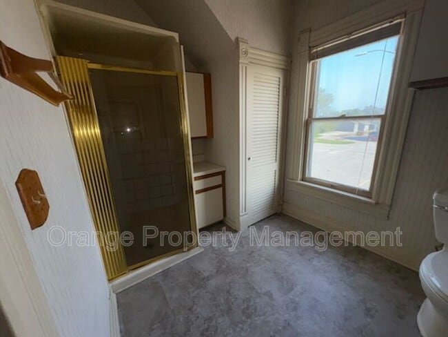 Building Photo - 136 S 7th St