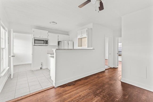 Building Photo - Charming and Newly Renovated 3 Bedroom 2 B...