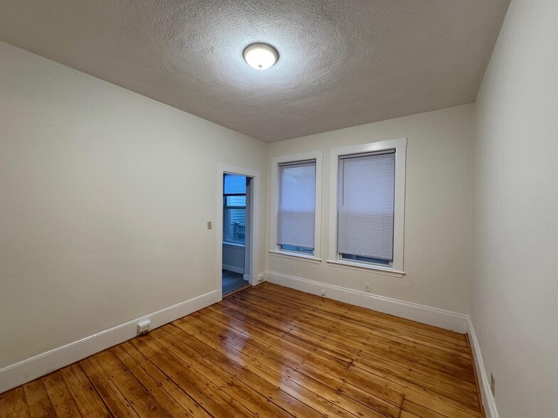 Building Photo - 250 Beacon St