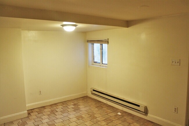 Building Photo - 217 E Preston St