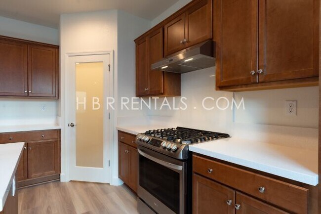 Building Photo - Spacious 4-Bedroom with 3 Full Baths in Tracy – Your Next Rental Home Awaits!