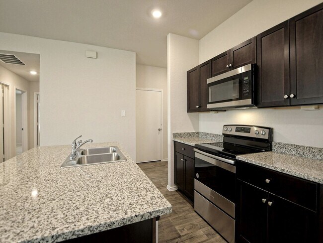 Building Photo - 4 BR/ 2 BA in Seguin - 1612 SF in Arroyo Ranch!