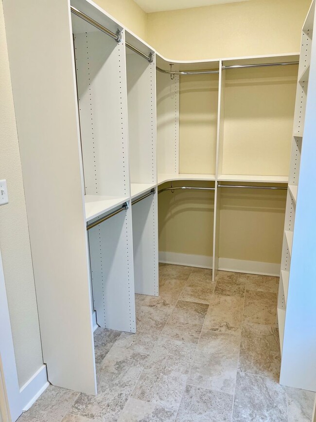 Building Photo - FOR Rent – 3 Bedroom, 2 Bath!