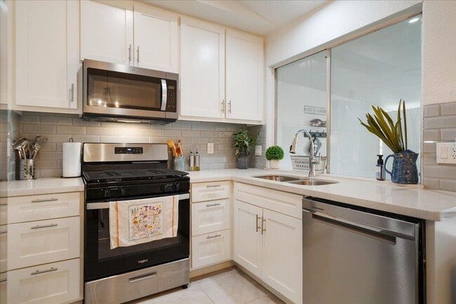 Primary Photo - 6400 S Meadows Blvd