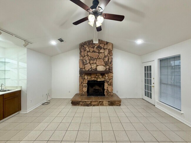 Building Photo - Available Now! 2 Bedroom 2 BathTownhome!