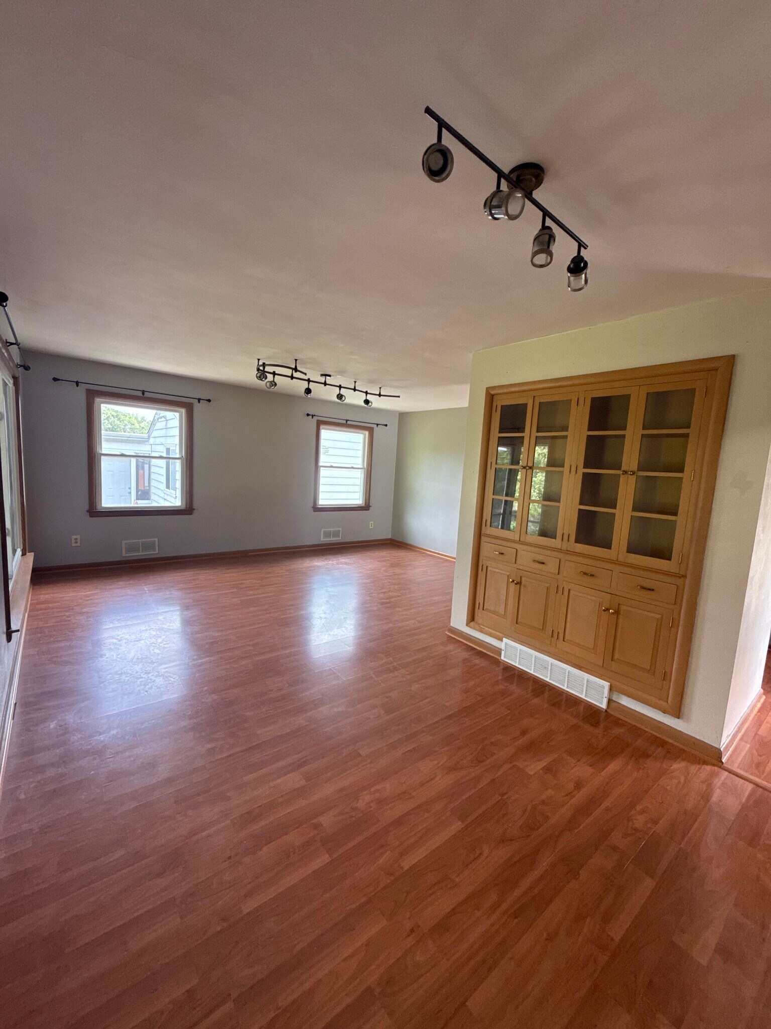 Building Photo - 419 Roland Ave