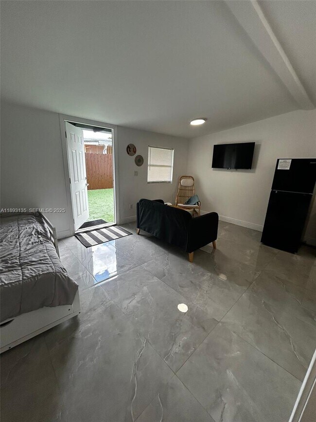 Building Photo - 1947 NW 33rd St