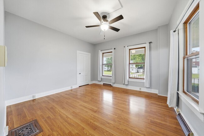 Building Photo - 411 N Madison St