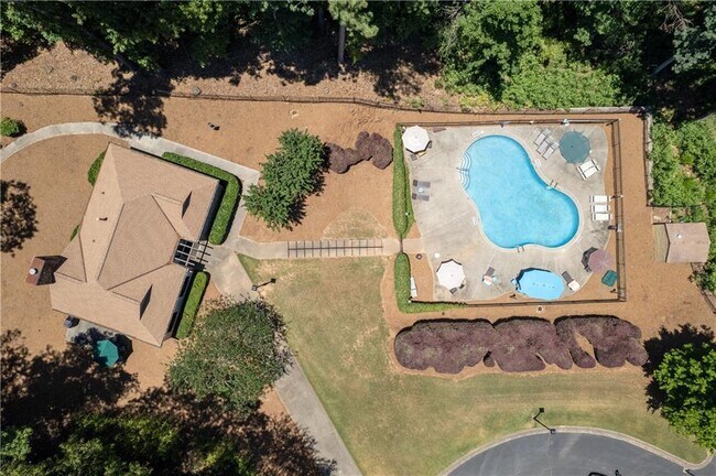 Building Photo - 1120 Highland Bluff Dr S E
