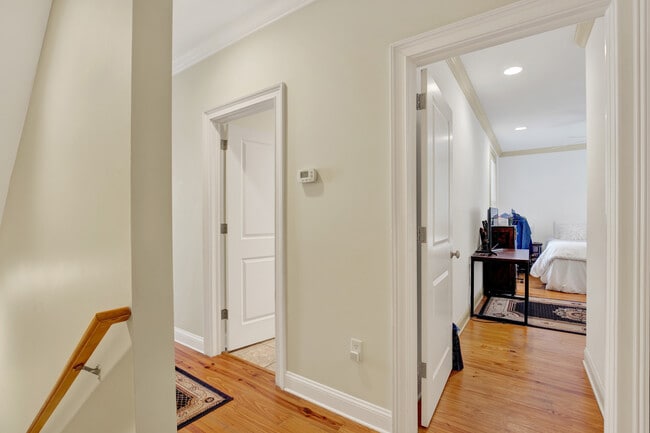 Building Photo - 407 E Hull St