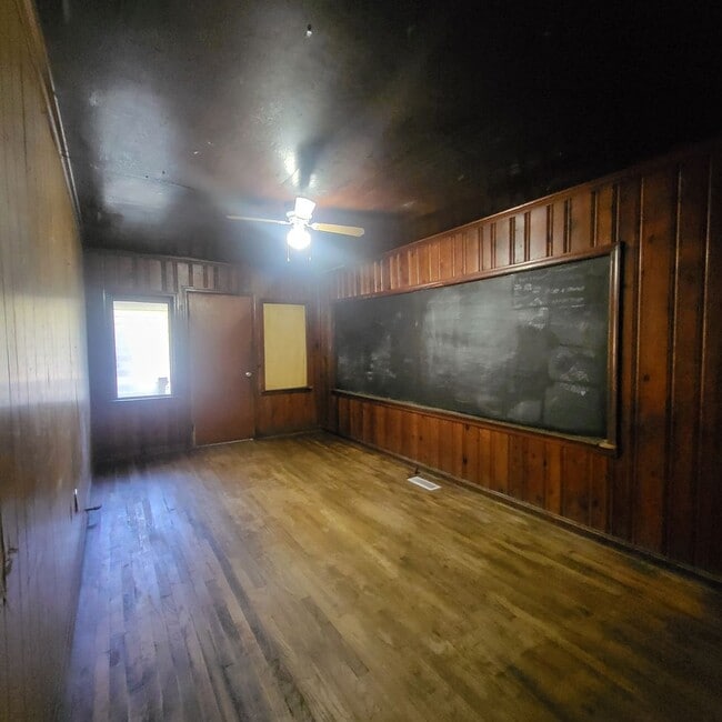 Building Photo - 112 Circle Dr