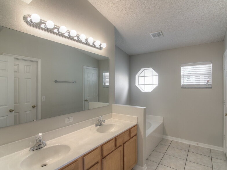 Building Photo - 762 Welch Hill Cir