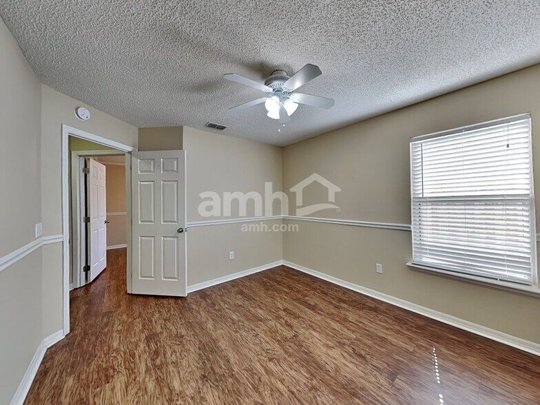 Building Photo - 1757 Chandelier Cir E