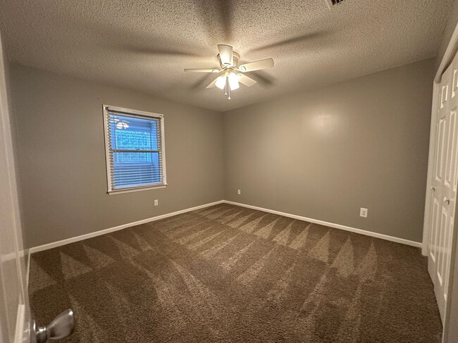 Building Photo - Whether you're downsizing or simply seekin...