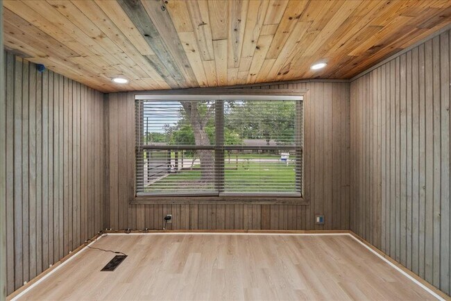 Building Photo - 2940 Piper Rd