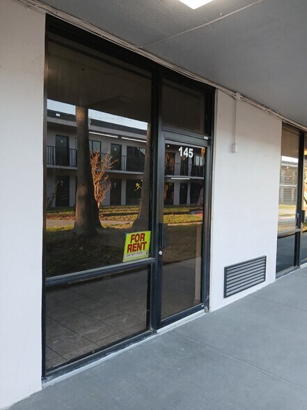 Building Photo - 8421 S Orange Blossom Trl