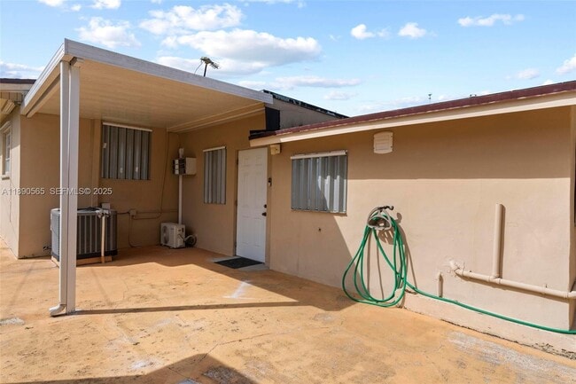 Building Photo - 5633 SW 40th St