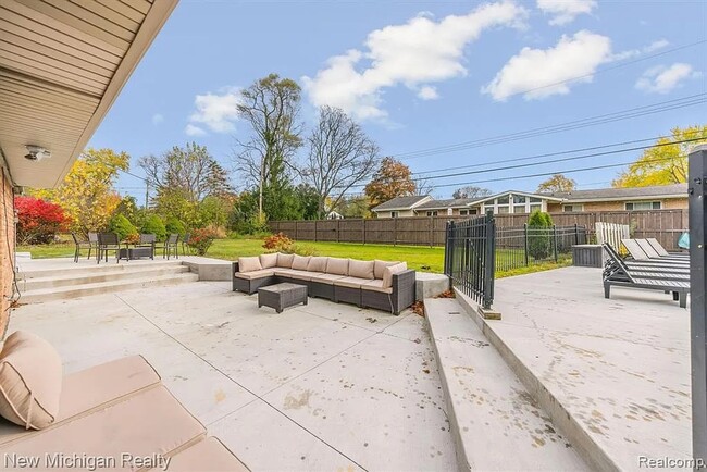 Building Photo - Newly Remodeled House with In-Ground Pool