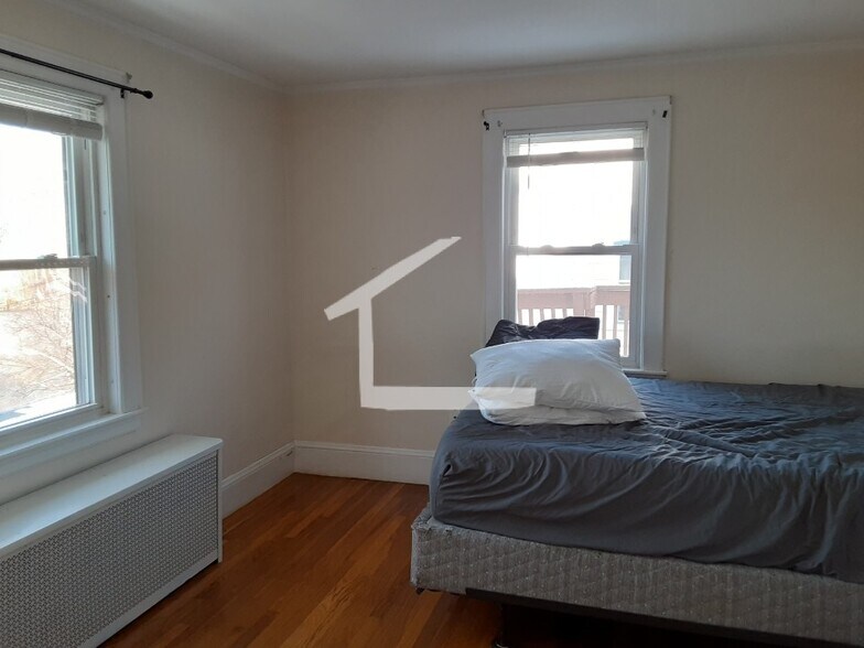 Building Photo - 116 Lake St