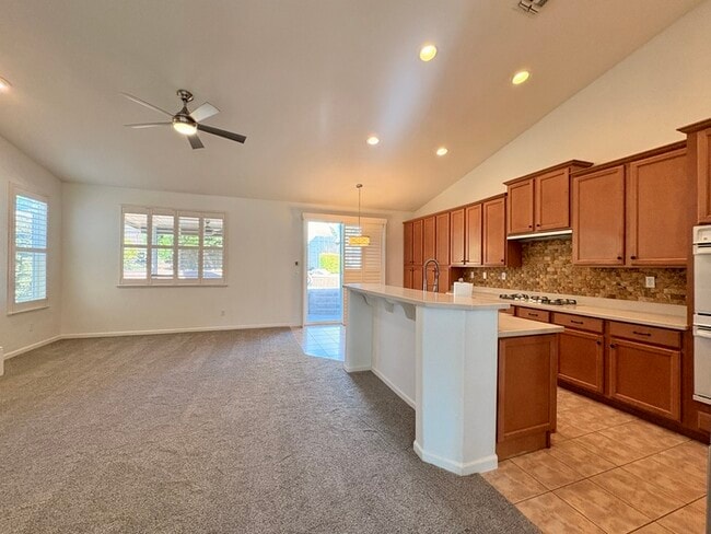 Building Photo - Beautiful 4 Bedroom with a large Pool! Located in Roseville close to a park!