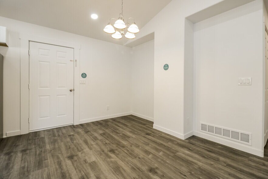 Building Photo - 2098 E Weeping Willow Way