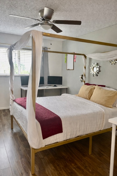 Building Photo - 6843 NW 29th Ave