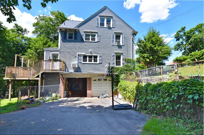 Building Photo - 541 Willow St