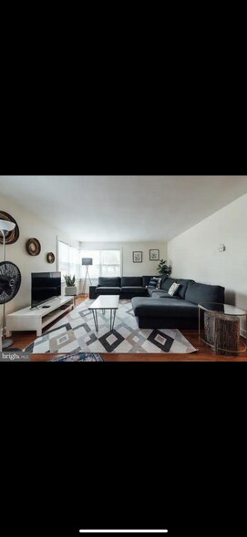 Building Photo - 19 Pershing Ave