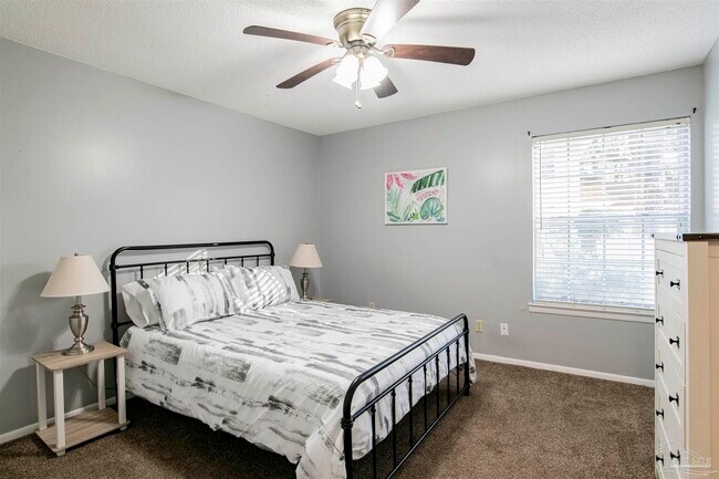 Building Photo - 3307 Kingswood Ct