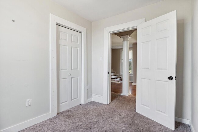 Building Photo - 1906 Vine St