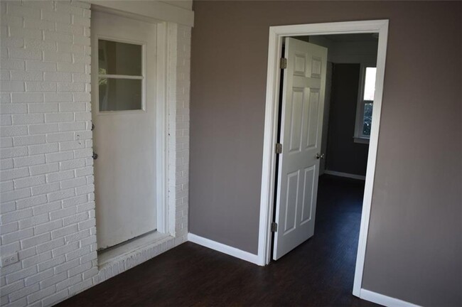 Building Photo - 146 Huff Ave
