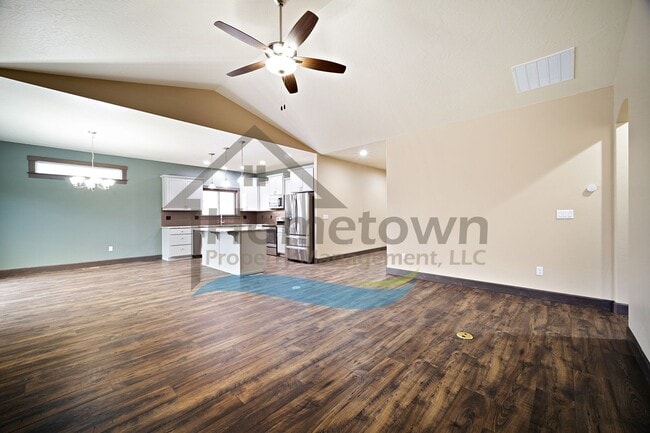 Building Photo - 3 Bedroom 2 Bathroom Home with Attached 3 Car Garage Available in Coeur d'Alene!